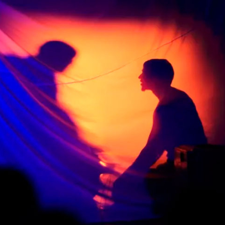 Humor de ascensoristas – una comedia irreverente