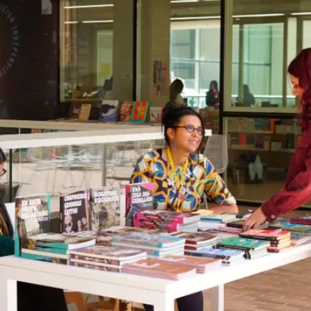 Programación de La Vuelta 2025: en diciembre Bogotá se convierte en la capital del libro independiente    