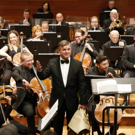 Orquesta Filarmónica de Bogotá en un escenario