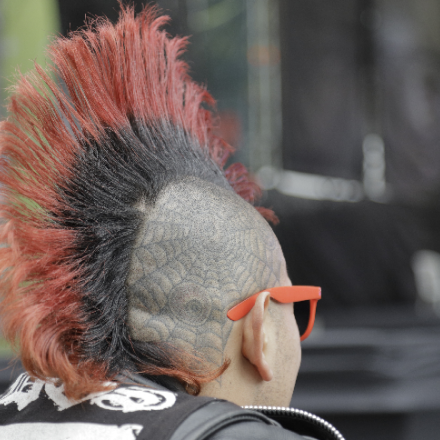 persona con peinado punk