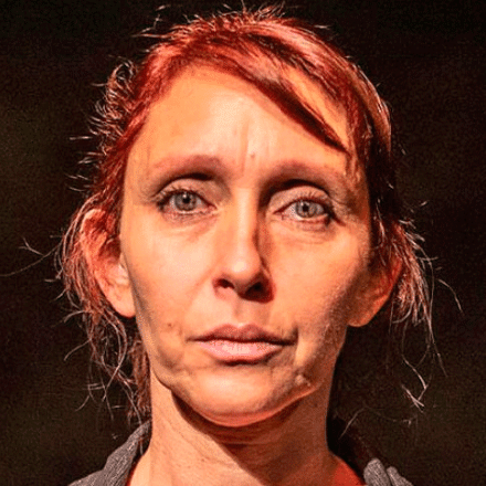 Mujer artista en primer plano