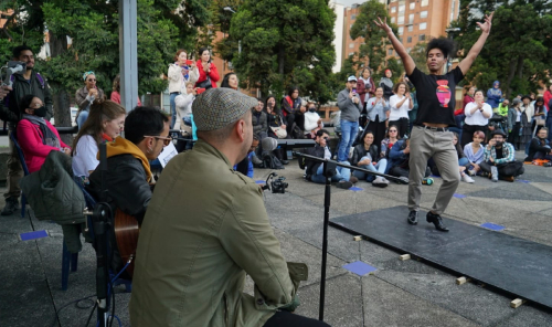 Presentación de baile en un Distrito Creativo
