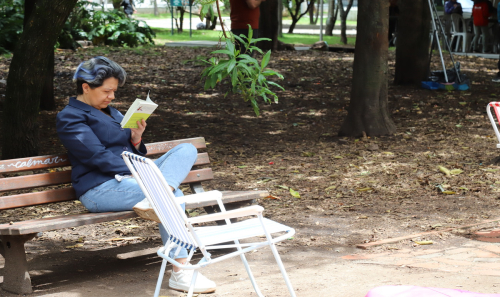 Mujer leyendo