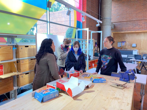 Sala LabCo | Tres mujeres hablando