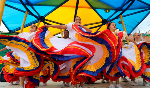 Personas bailando Cumbia