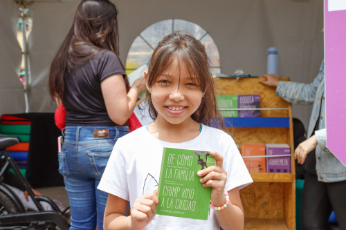 Niña con un libro