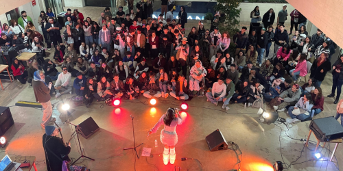 Fotografía de un evento musical en el centro felicidad chapinero