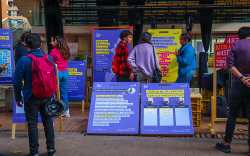 personas en espacio público
