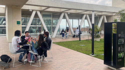Fotografía de la terraza del Centro Felicidad Chapinero
