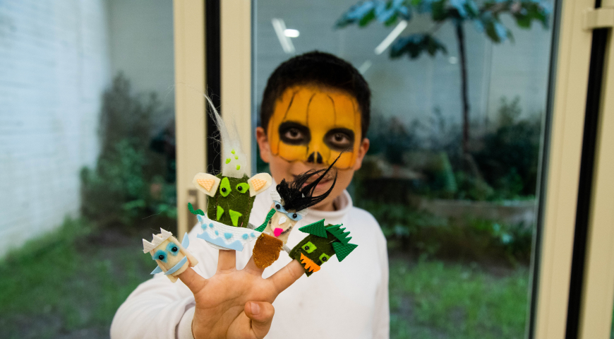 niño en halloween