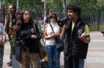 personas en recorrido