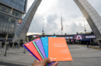 foto de libros en arco de corferias