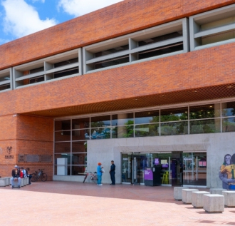 fachada de biblioteca pública