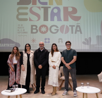 funcionarios en evento público