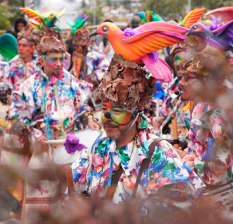 Desfile de Comparsas: 30 años de tradición, color y alegría 