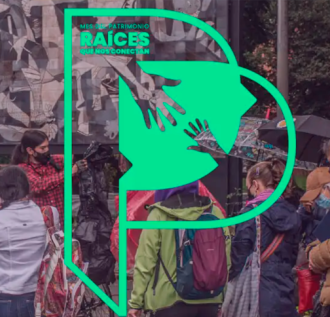 personas en un recorrido patrimonial