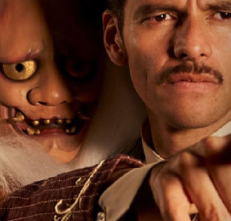 Dos artistas de una obra en primer plano