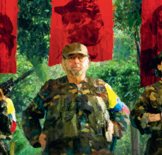 tres personas vestidas con camuflaje militar mirando a la cámara
