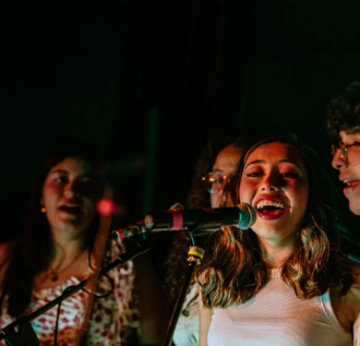 Tarde de coros en la Franja Universitaria