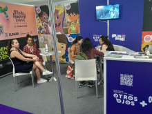 personas en gente convergente